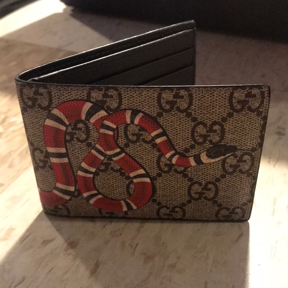 Gucci Kingsnake print GG Supreme wallet
